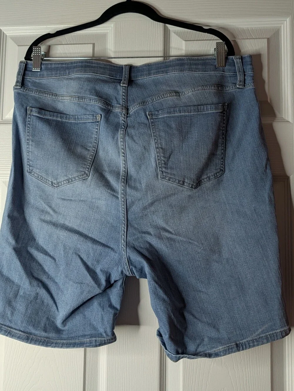 Torrid Premium Women’s Size 18 Light Wash Distressed Bermuda Denim Shorts